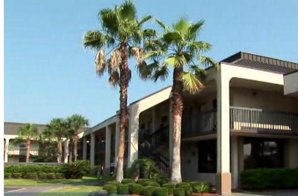 Days Inn By Wyndham Jacksonville Airport Exterior photo