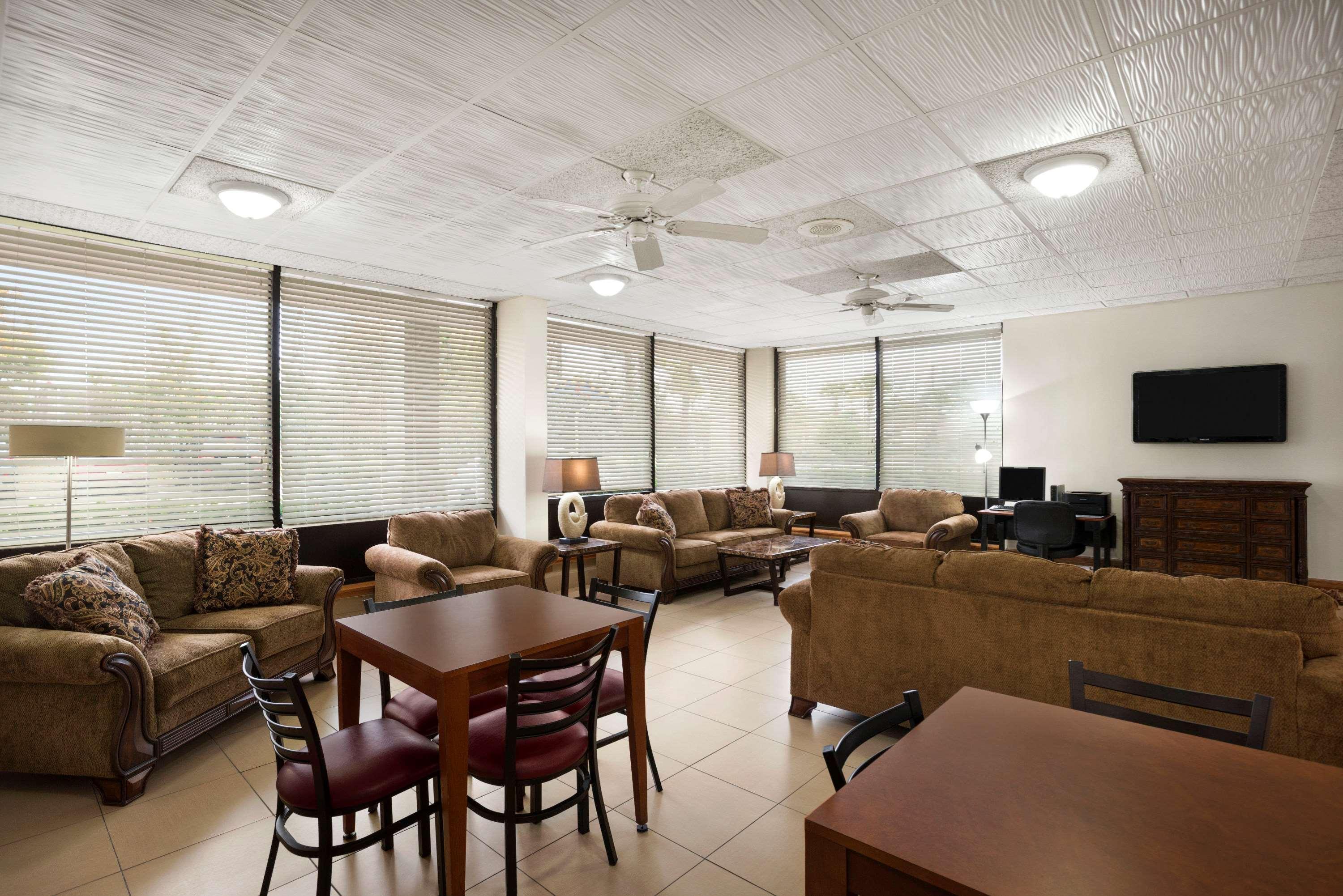 Days Inn By Wyndham Jacksonville Airport Exterior photo