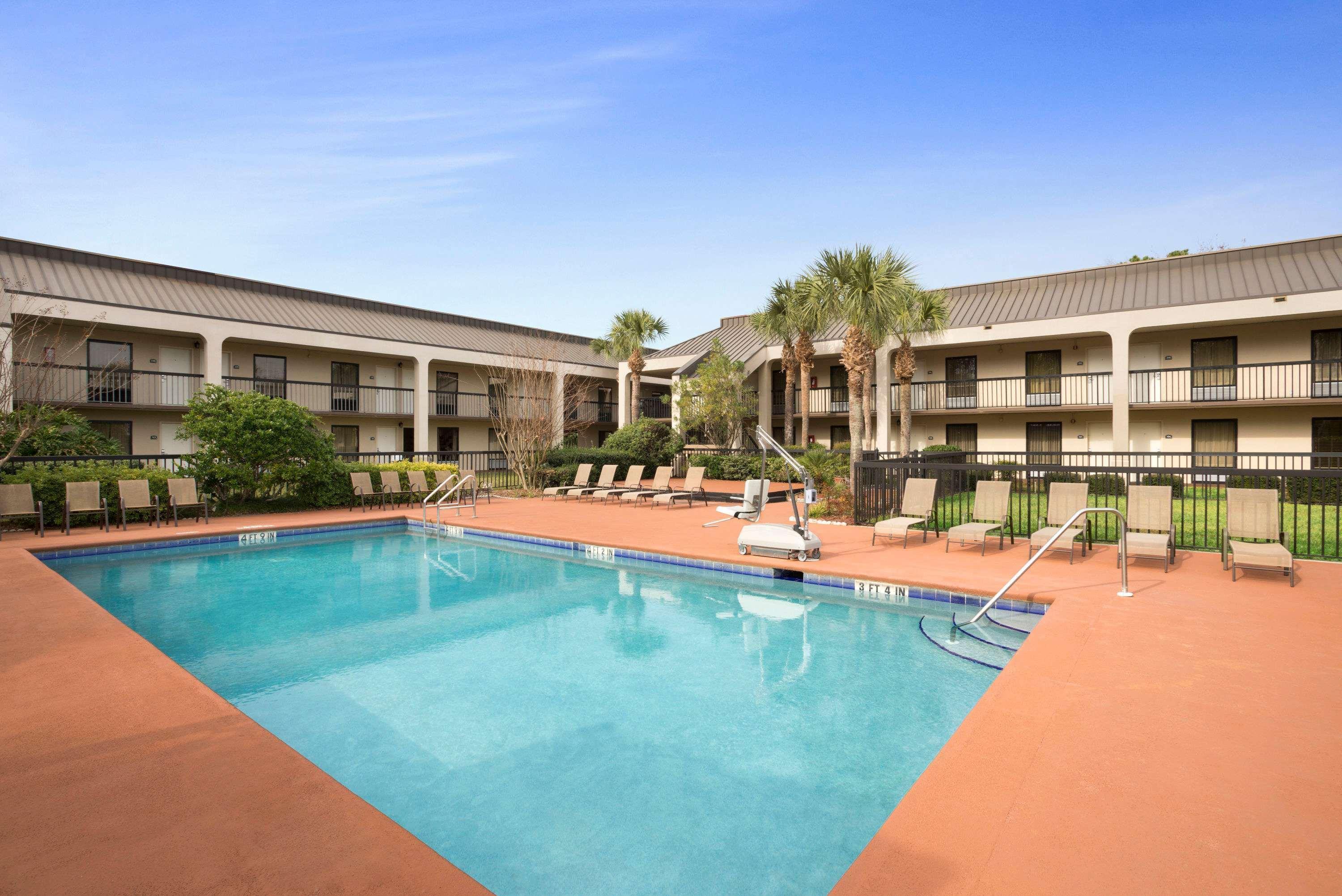 Days Inn By Wyndham Jacksonville Airport Exterior photo
