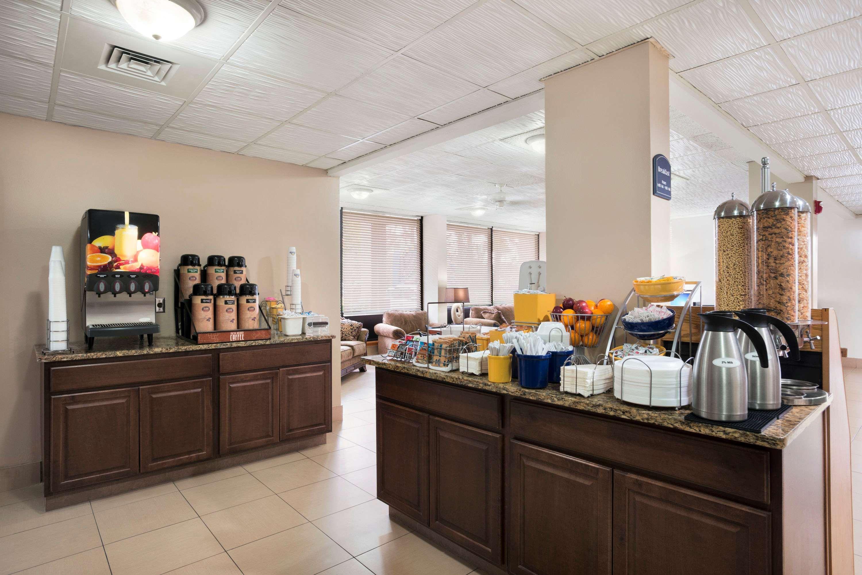 Days Inn By Wyndham Jacksonville Airport Exterior photo