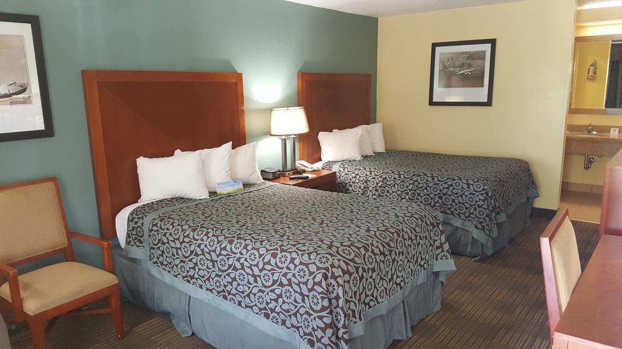 Days Inn By Wyndham Jacksonville Airport Exterior photo