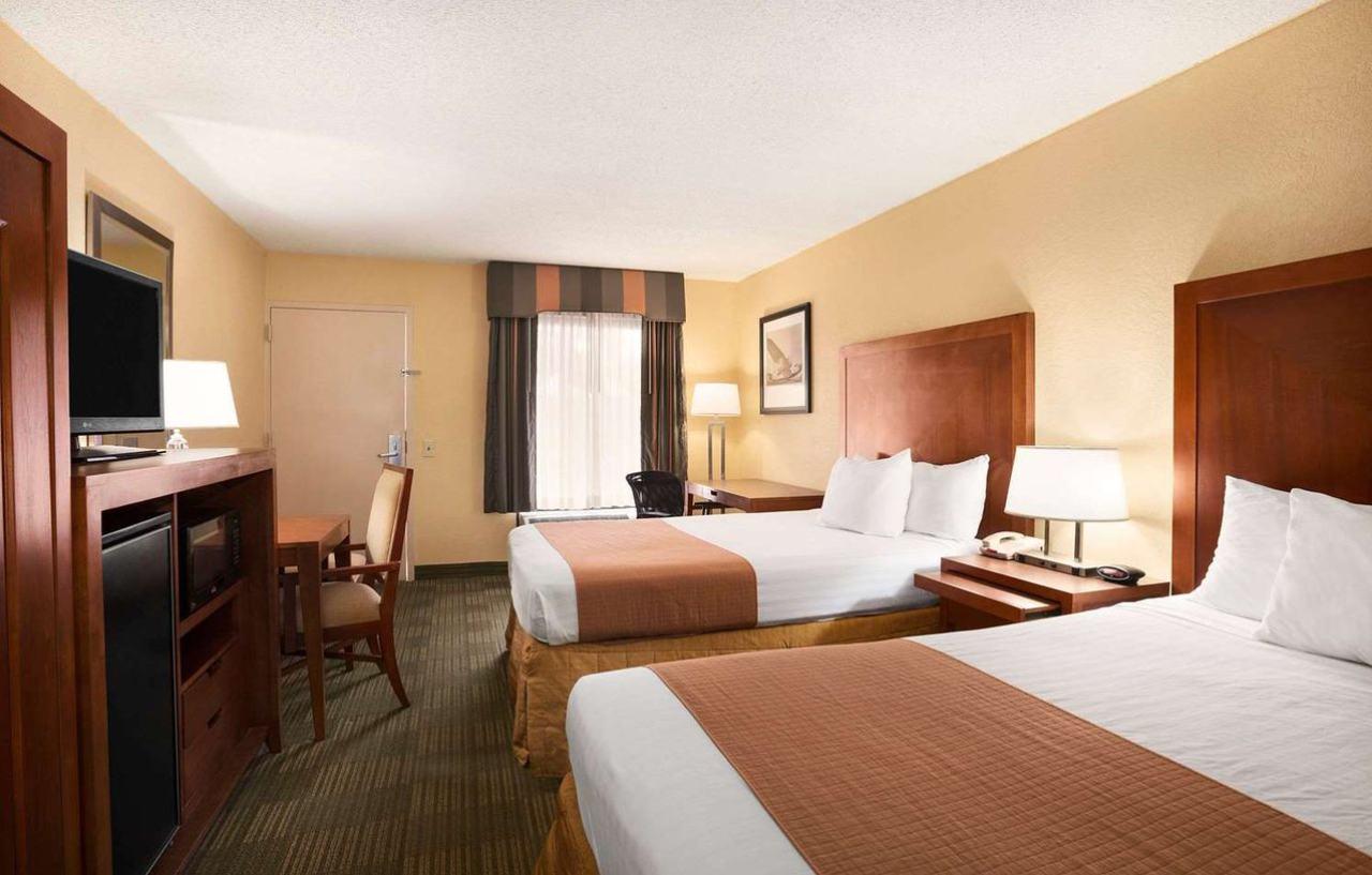 Days Inn By Wyndham Jacksonville Airport Exterior photo